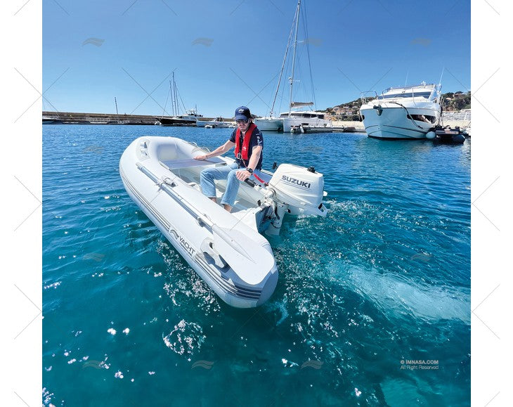 ANNEXE 240RIB semi-rigide en aluminium équipé d'un moteur Suzuki de 6HP