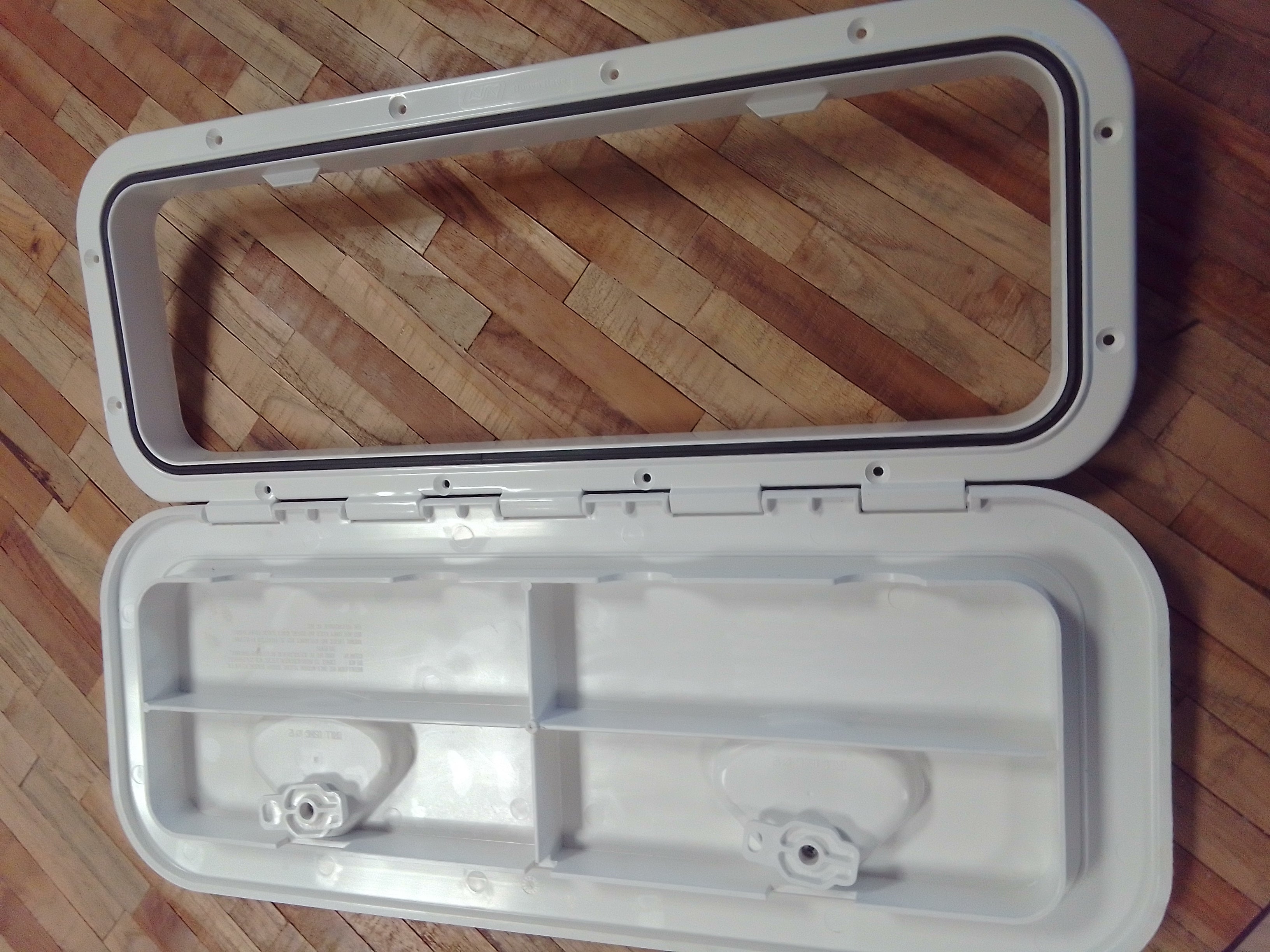 Trappe de visite rectangulaire BLANCHE Marque TREM