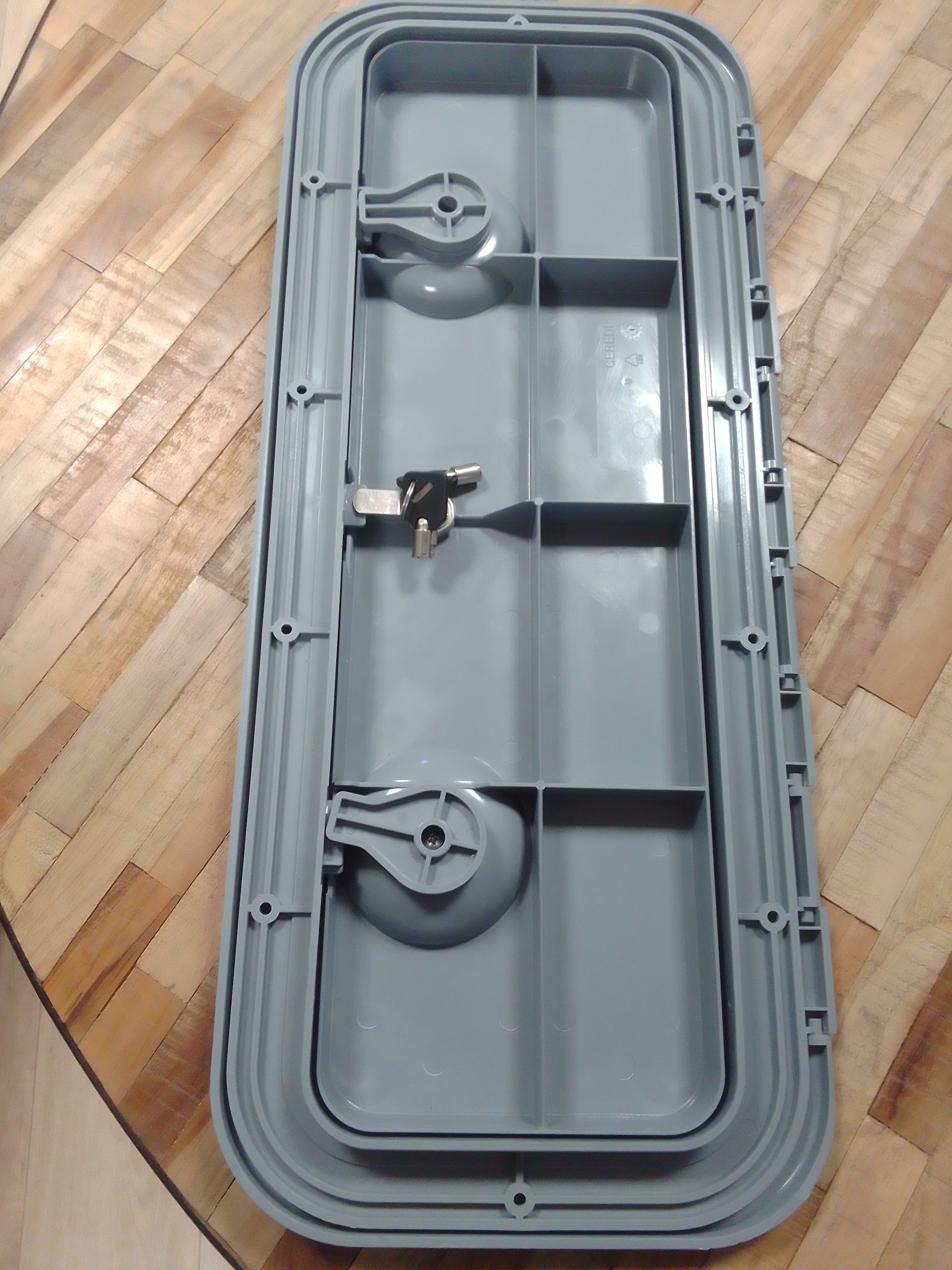 Trappe de visite rectangulaire grise avec fermeture à clefs , 600x250 osculati