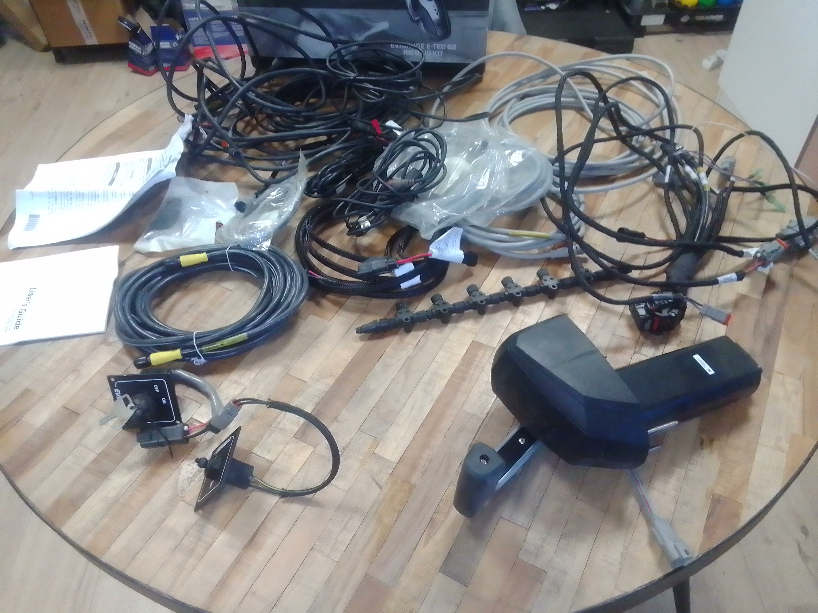 Boitier de commande pour EVINRUDE ETEC G2 AVEC FAISCEAUX COMPLET REF 5011219 OCCASION